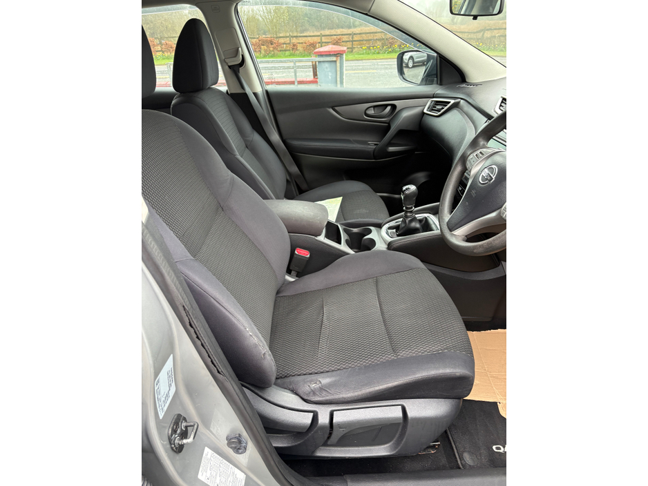 2014 Nissan Qashqai - image 5