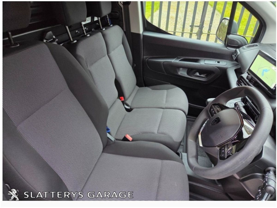 2025 Peugeot Partner - image 8