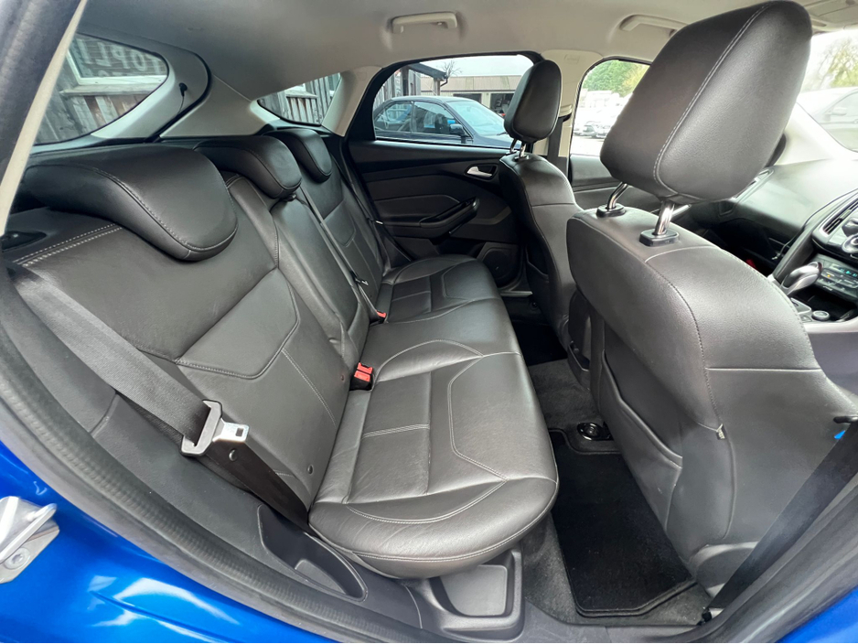 2015 Ford Focus - image 12