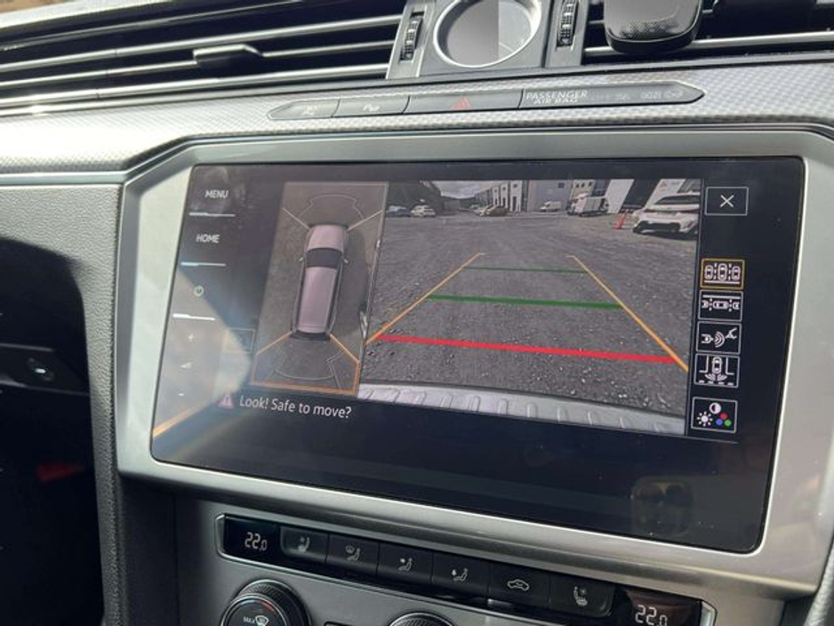 2019 Volkswagen Passat - image 10