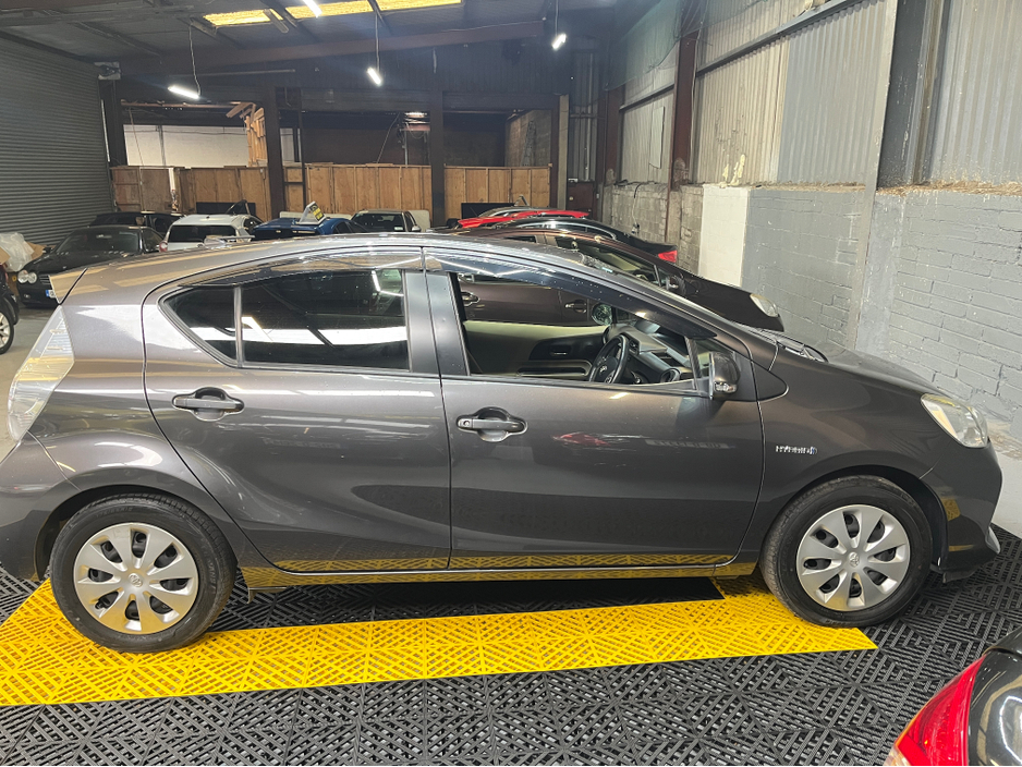 2014 Toyota Aqua 2014 Hybrid auto €8,495