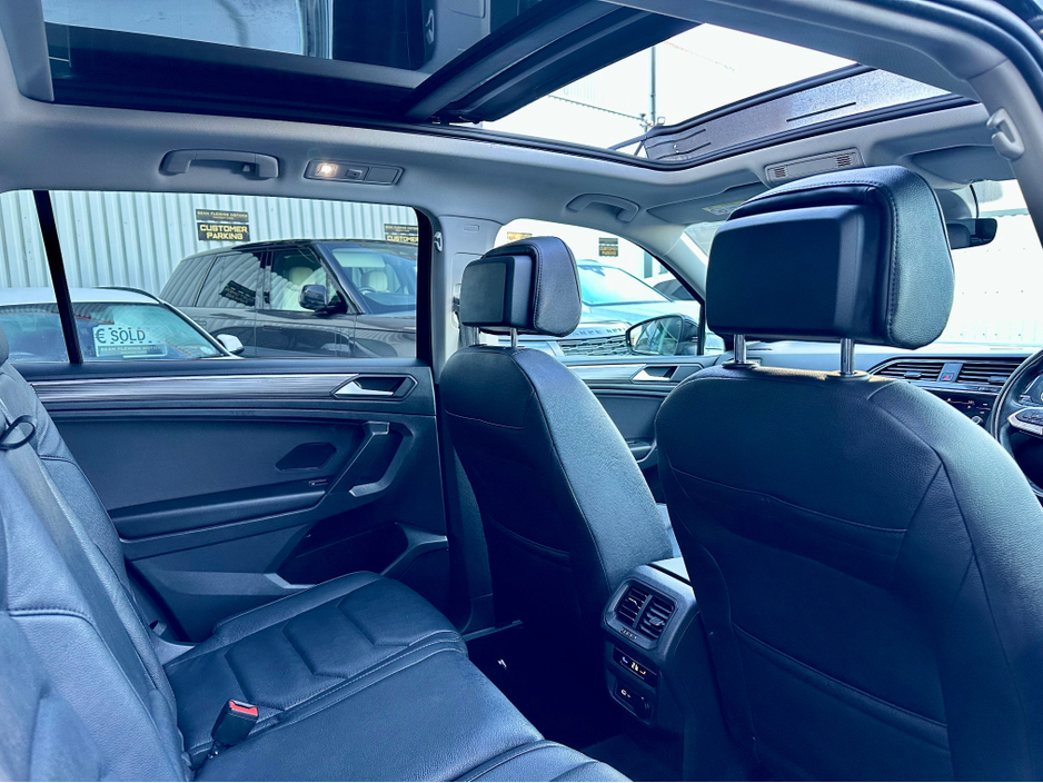 2022 Volkswagen Tiguan Allspace ++LEATHER / AUTO / 7-SEAT  PANORAMIC ROOF++ €33,950