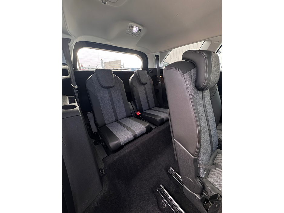 2019 Peugeot 5008 - image 12