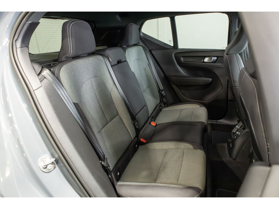 2022 Volvo XC40 - image 11