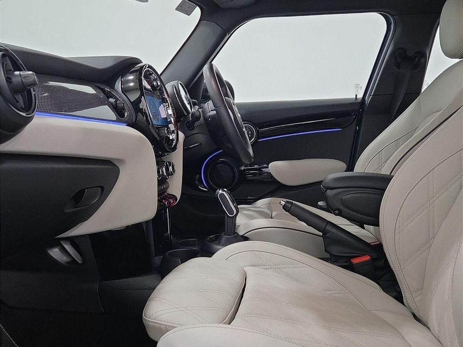 2022 MINI Hatch - image 7