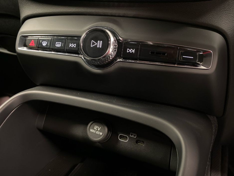 2026 Volvo EC40 - image 19