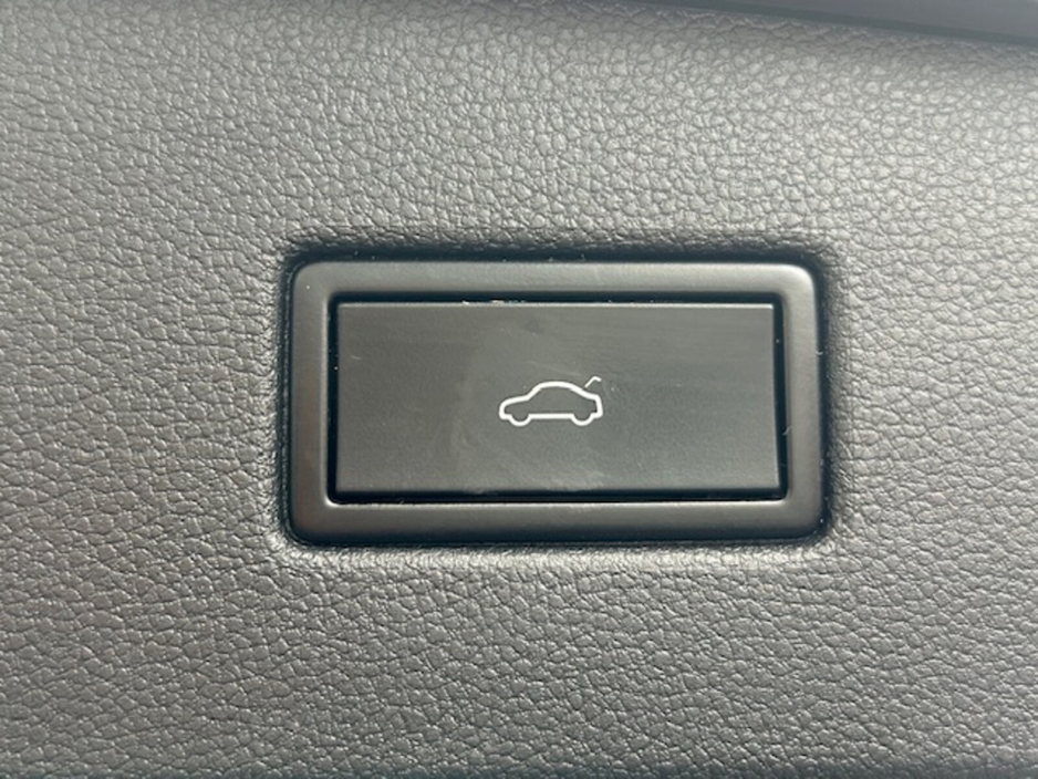 2020 Volkswagen Tiguan - image 12