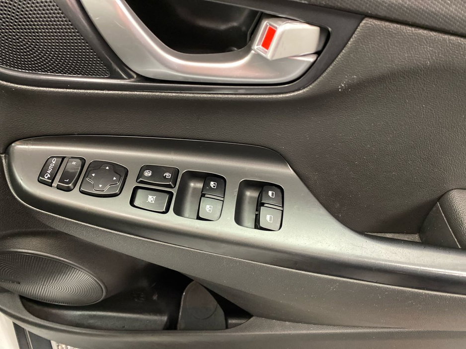 2023 Hyundai Kona - image 11