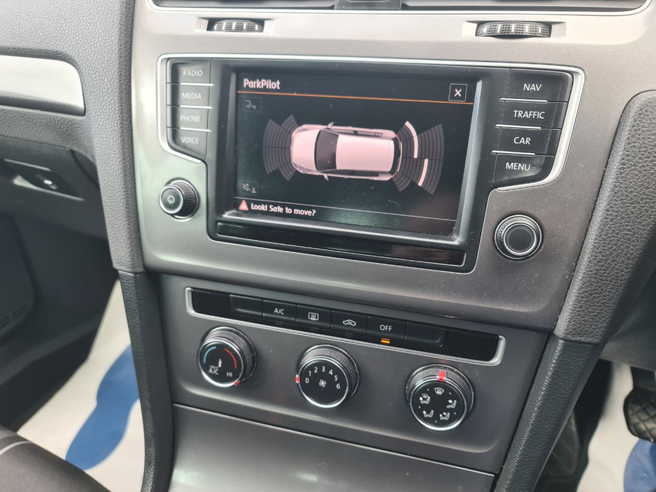 2016 Volkswagen Golf - image 12