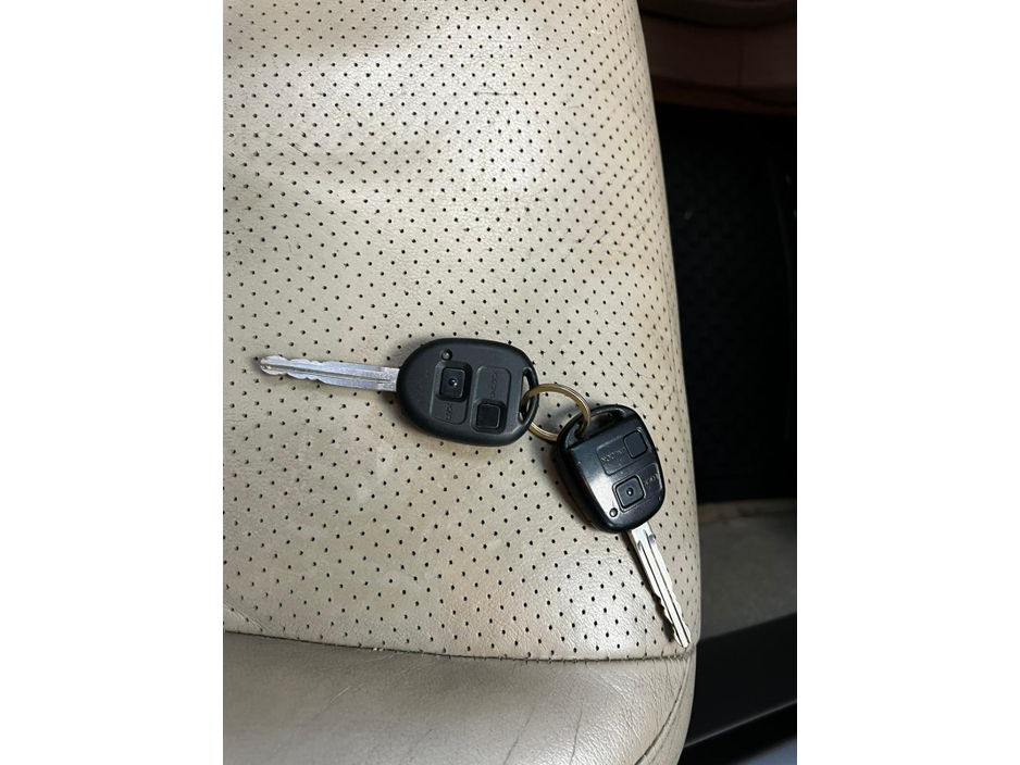 2007 Toyota Landcruiser - image 19