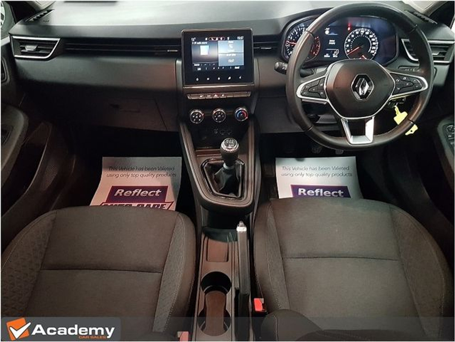 2023 Renault Clio - image 2