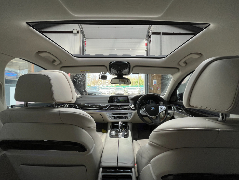 2018 BMW 7 Series - image 20