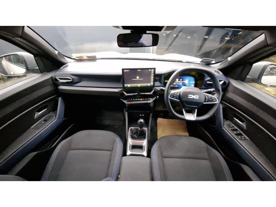 2025 Dacia Duster - image 10