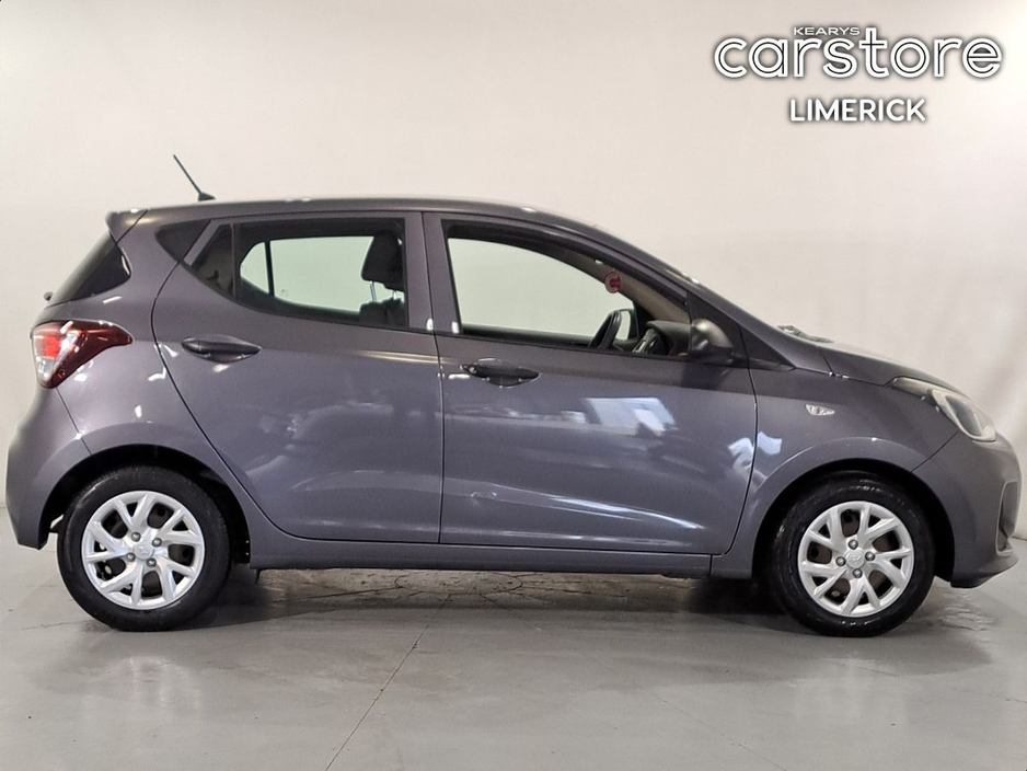 2017 Hyundai i10 - image 2