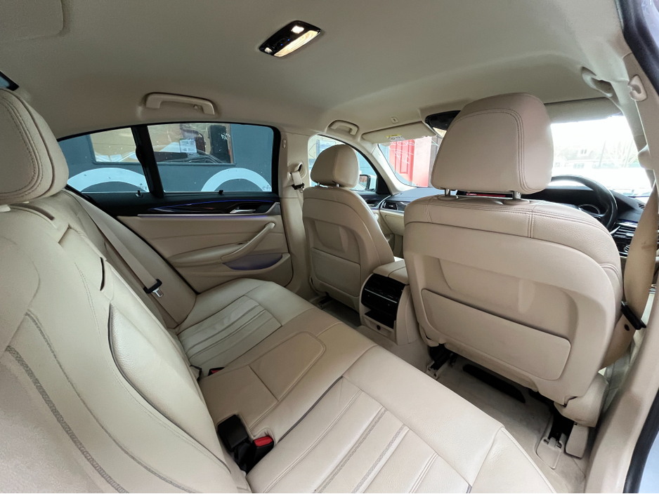 2017 BMW 5 Series - image 15
