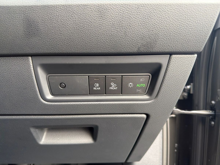 2026 Volkswagen Touareg R-Line (COMMERCIAL)