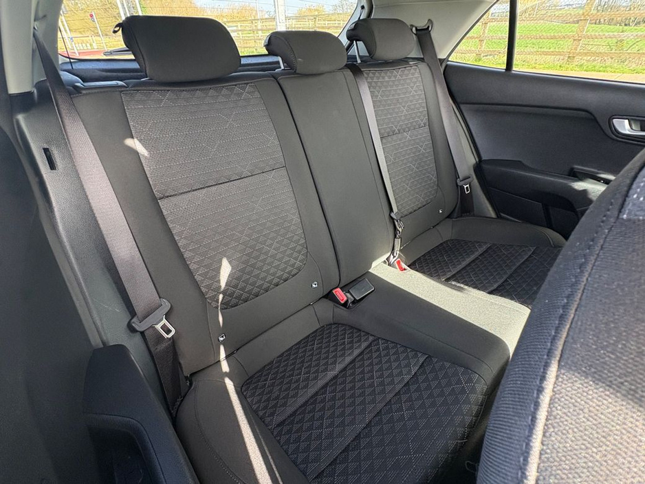 2023 Kia Rio - image 10