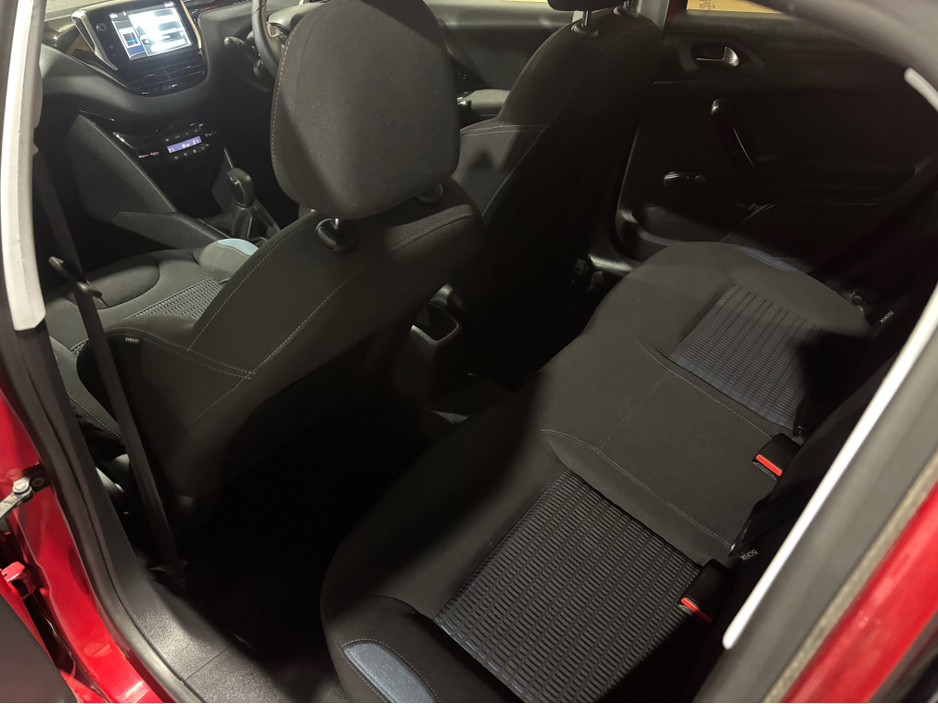 2014 Peugeot 208 - image 17