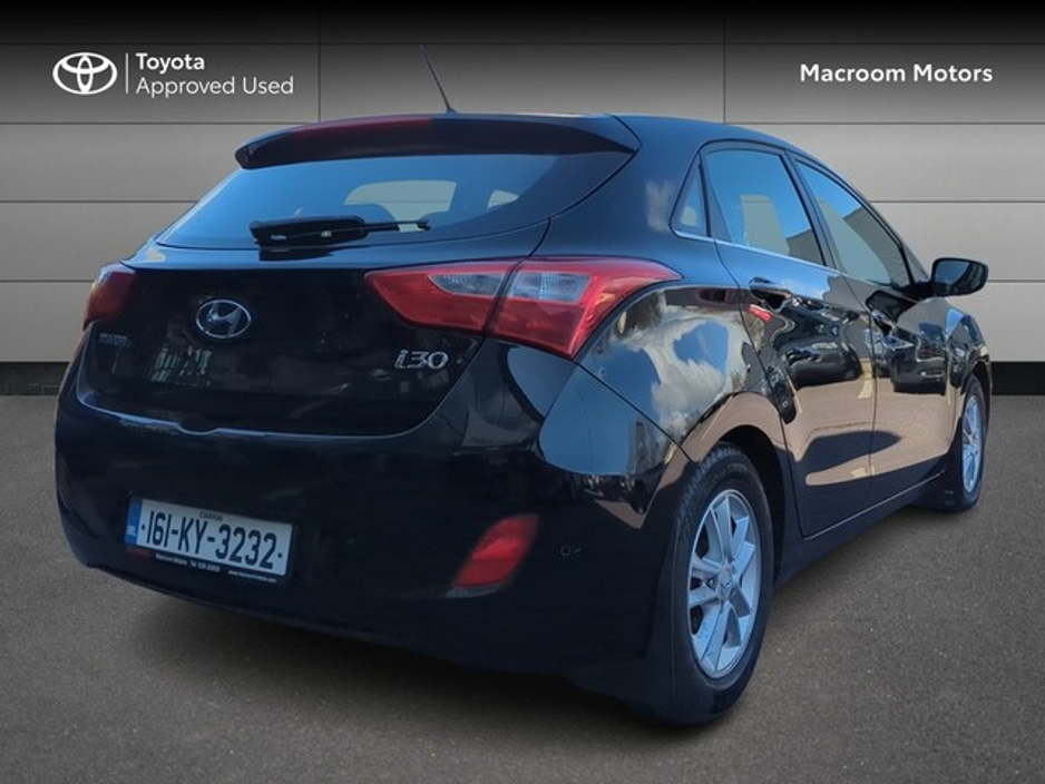 2016 Hyundai i30 - image 2