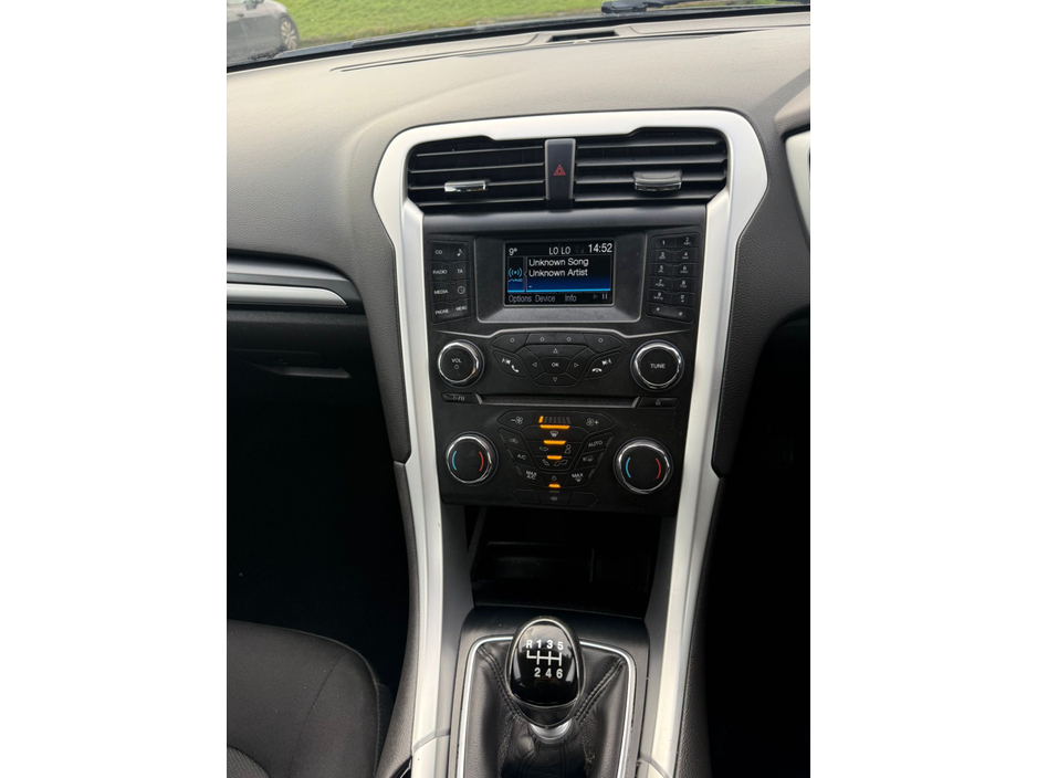 2015 Ford Mondeo - image 8