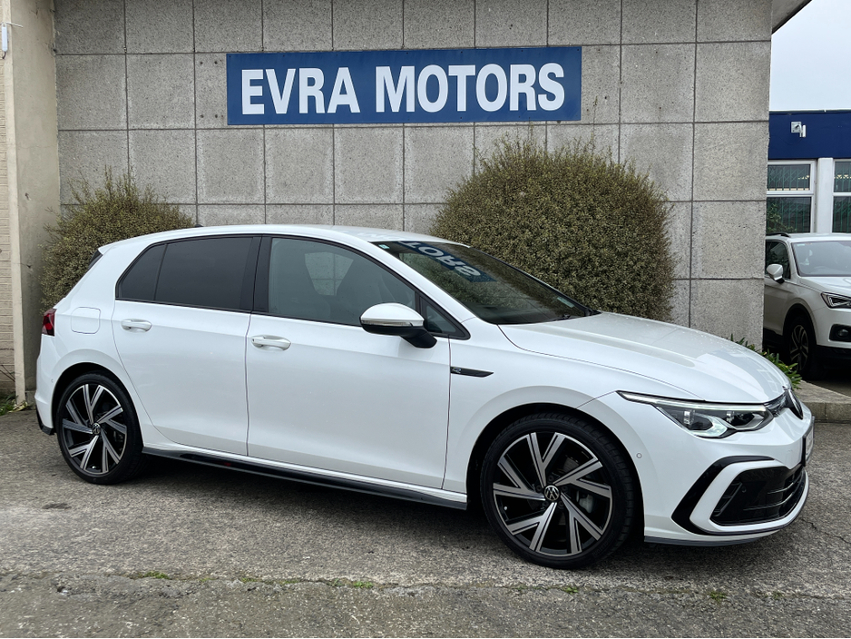 2022 Volkswagen Golf - image 3