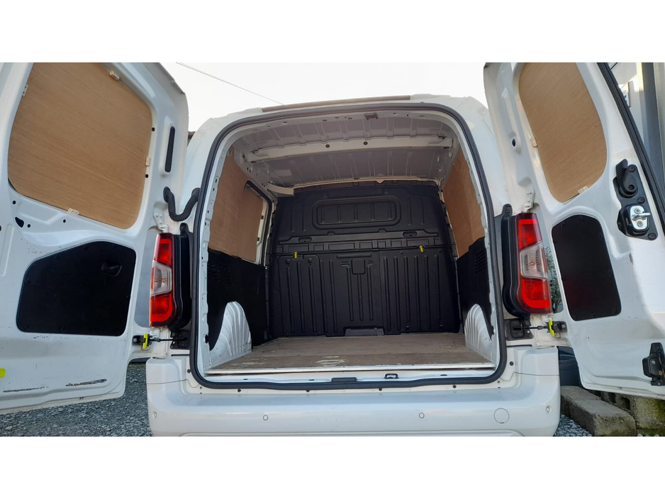 2021 Vauxhall Combo - image 5