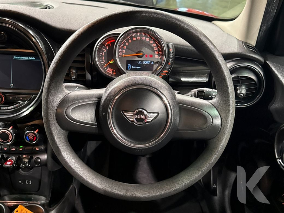 2016 MINI One - image 13