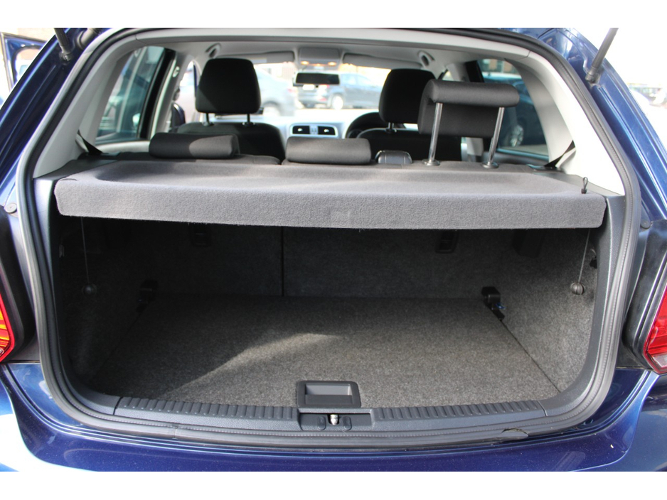 2014 Volkswagen Polo - image 9