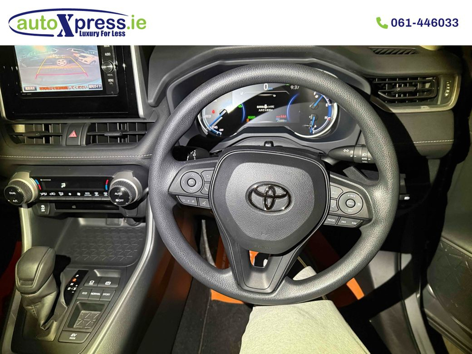 2023 Toyota Rav4 - image 8