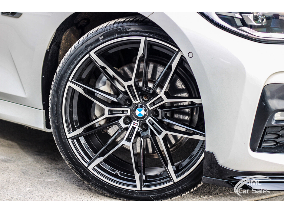 2021 BMW 3 Series - image 6