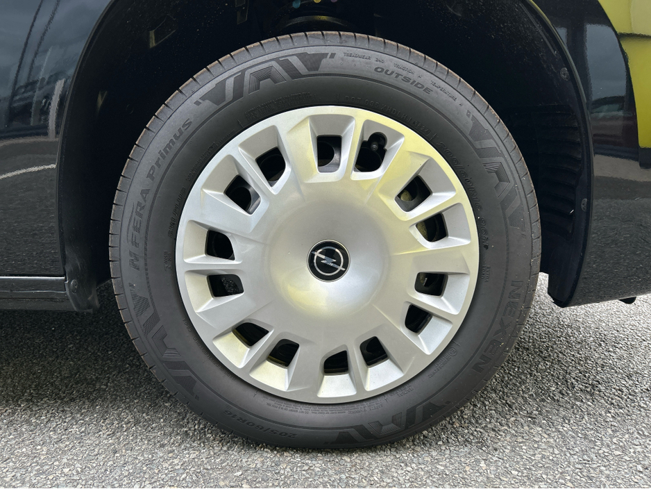 2026 Opel Combo Sportive €24,182