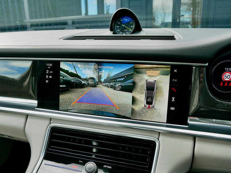 2023 Porsche Panamera - image 20