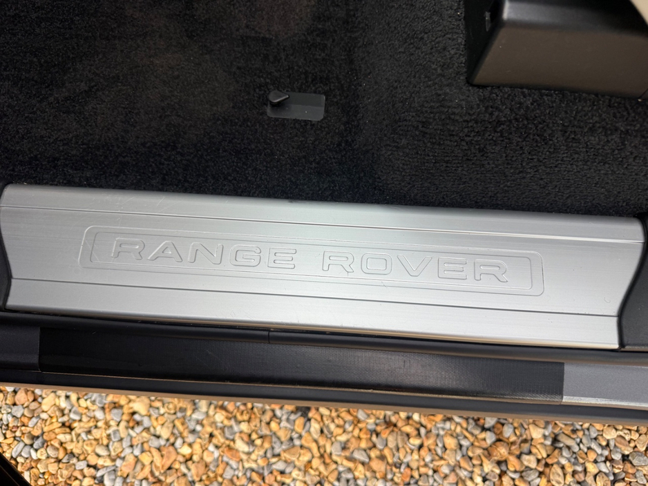 2016 Land Rover Range Rover - image 11