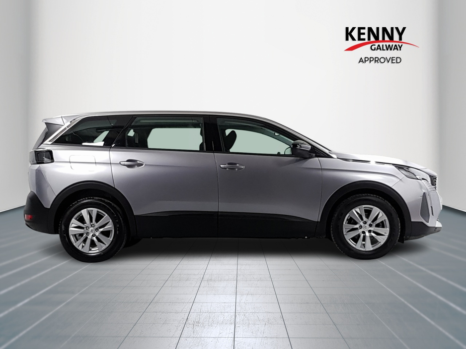 2022 Peugeot 5008 - image 8