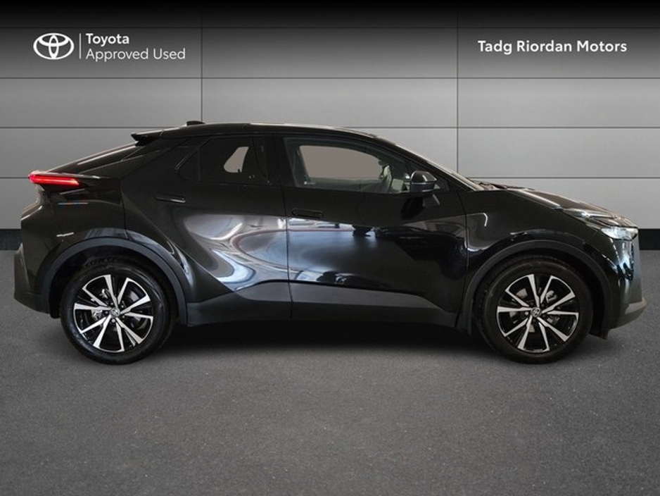 2025 Toyota C-HR - image 3