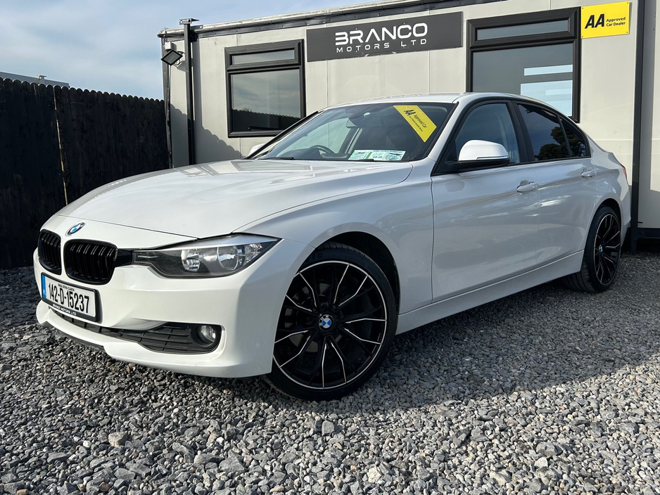 2014 BMW 3 Series - image 3