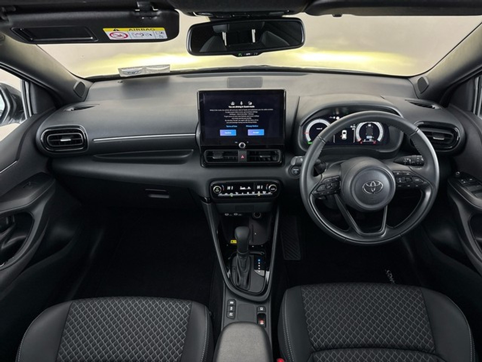 2025 Toyota Yaris HYBRID PLATINUM €31,950