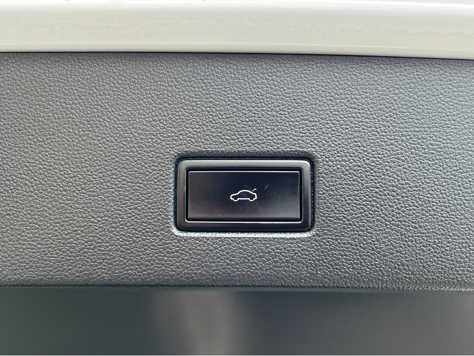 2021 Volkswagen T-Roc - image 9