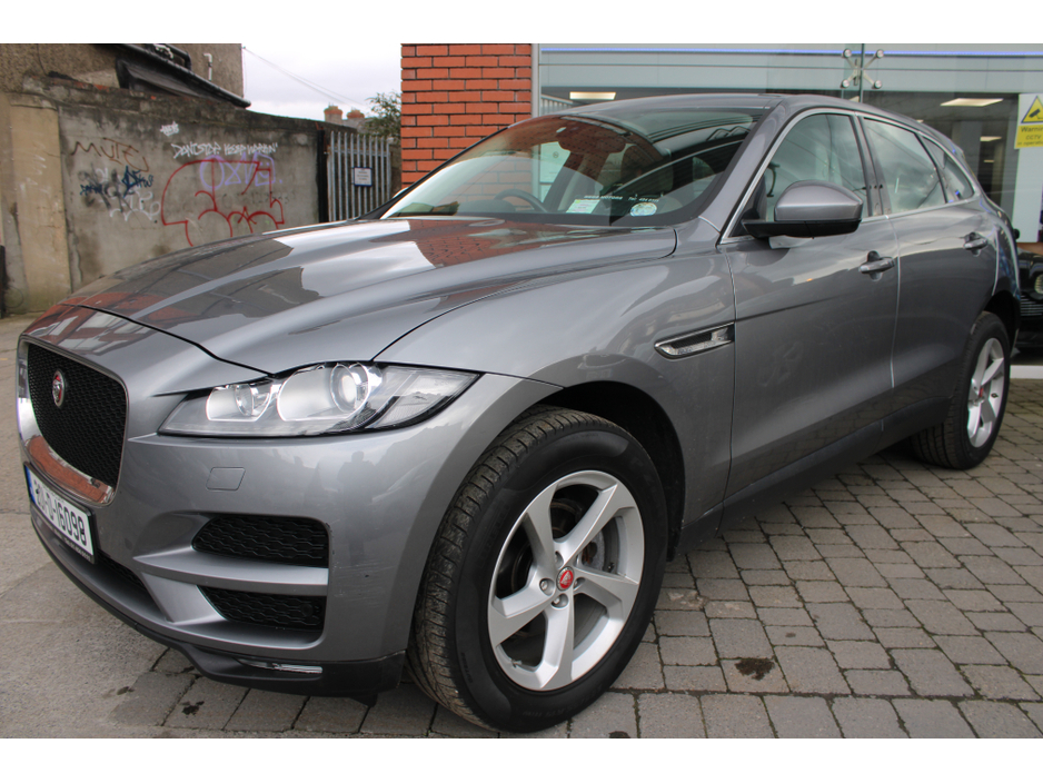 2020 Jaguar F-Pace - image 6