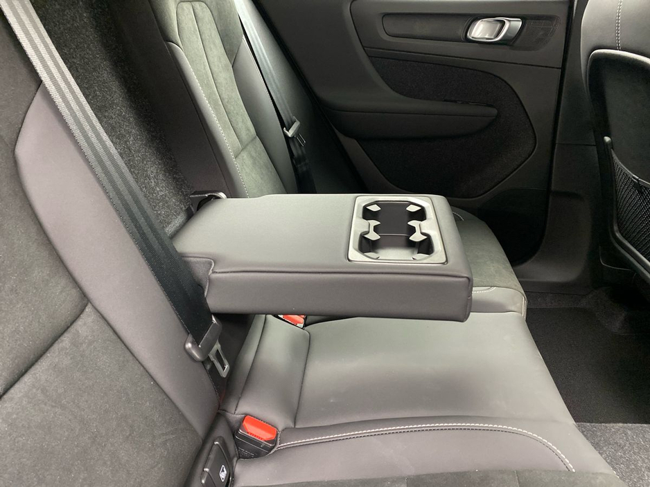 2026 Volvo XC40 - image 18