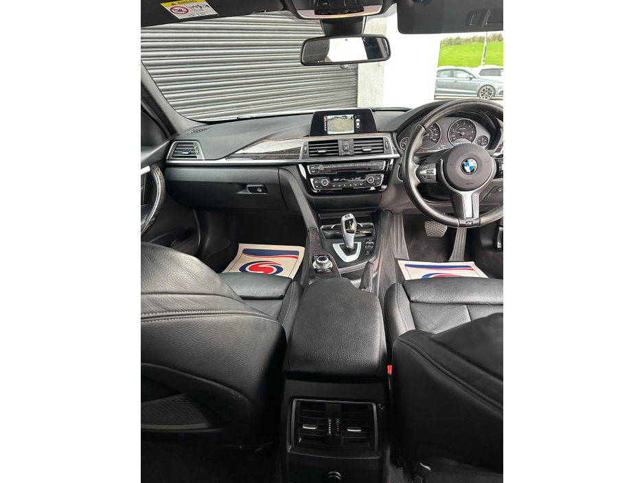 2017 BMW 3 Series - image 19