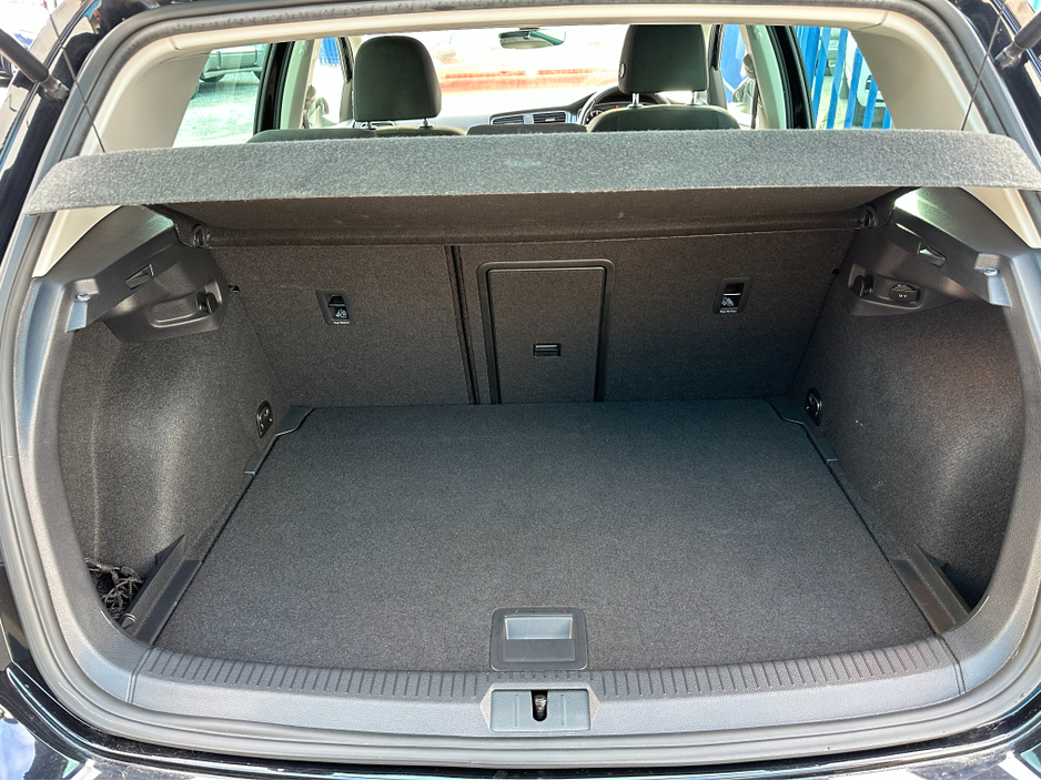 2018 Volkswagen Golf - image 13