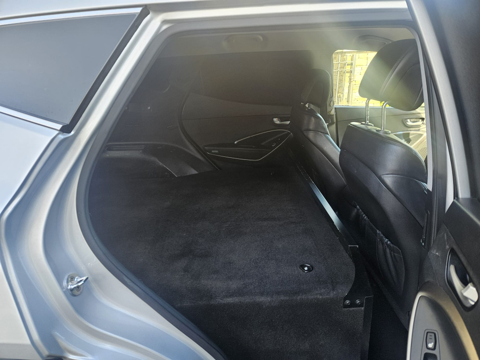 2017 Hyundai Santa Fe - image 11