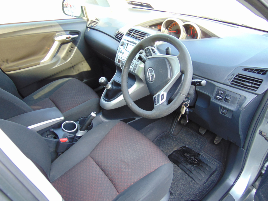 2011 Toyota Verso - image 13