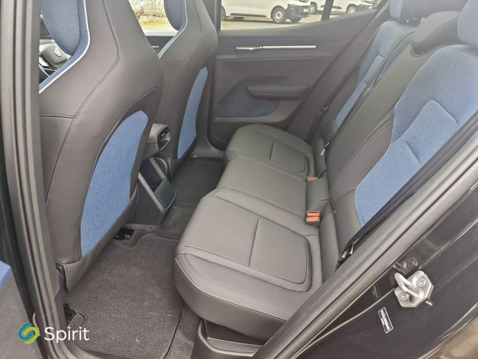 2025 Volvo EX30 - image 5