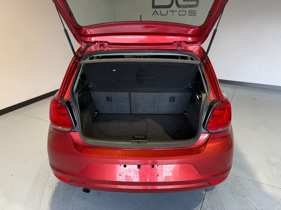 2015 Volkswagen Polo - image 4