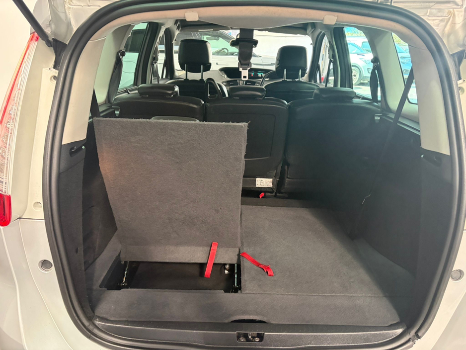 2015 Renault Grand Scenic - image 7