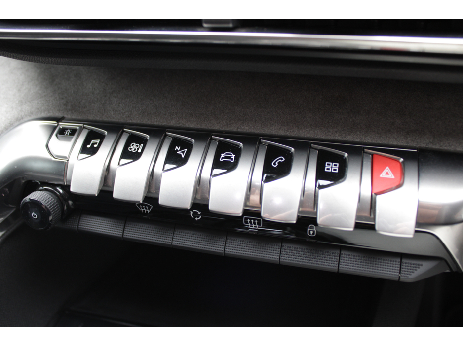 2019 Peugeot 3008 - image 15