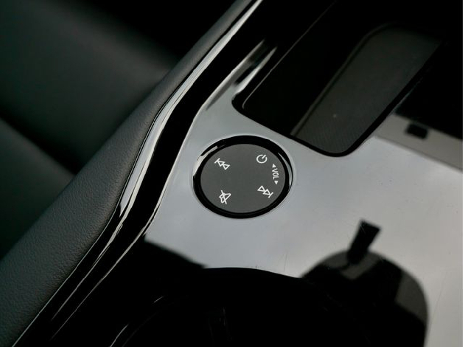 2024 Audi e-tron GT quattro - image 24