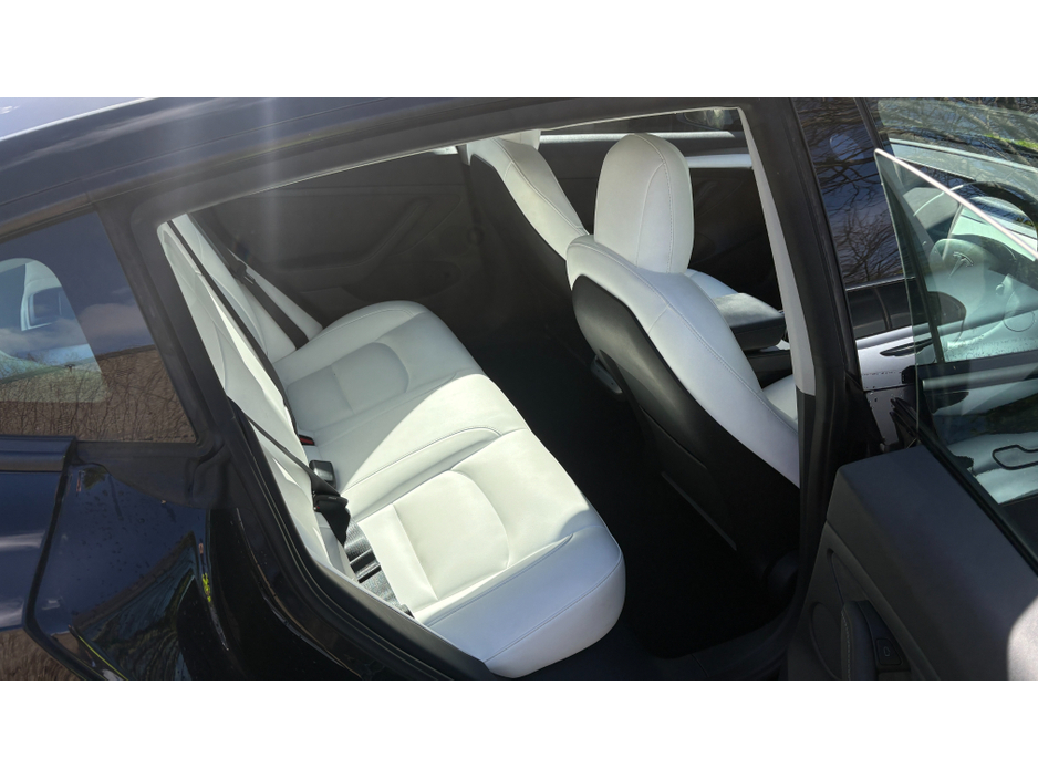 2022 Tesla Model 3 - image 4